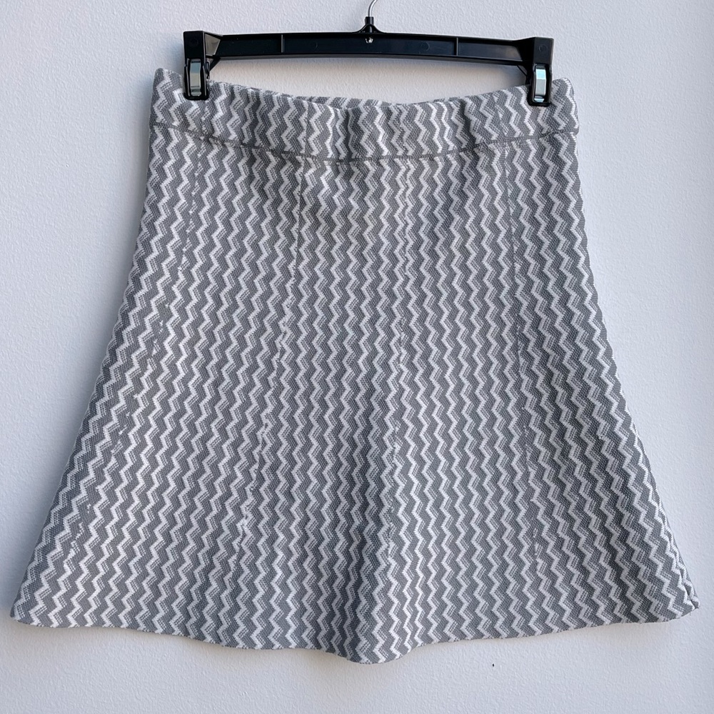 NWT Chicwish Grey White Chevron Print Patch Pocket Knit Skirt - Picture 3 of 3